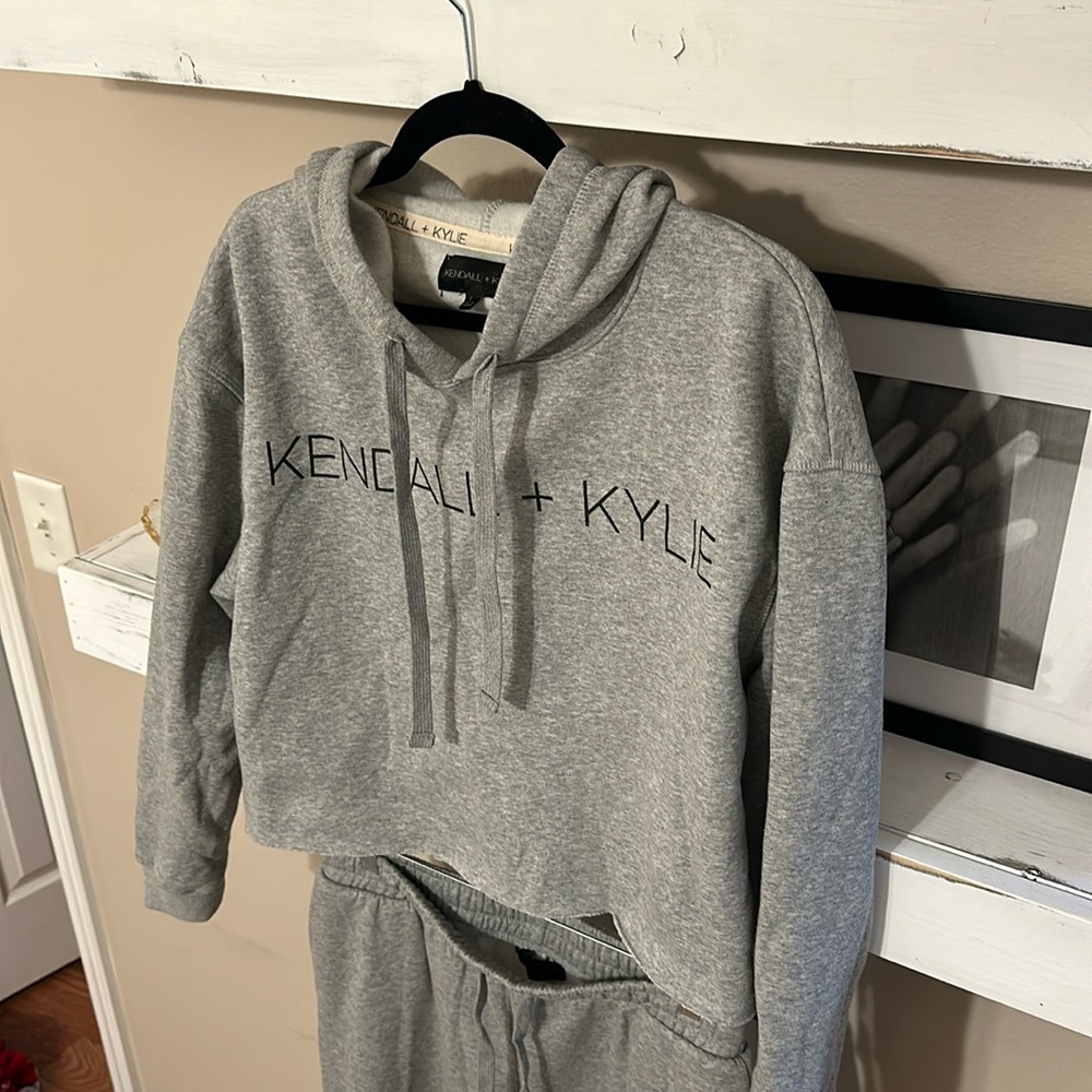 Kendall+Kylie sweatsuit. Top is slightly cropped. NEVER worn!